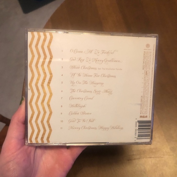 Pentatonix Christmas CD - Picture 2 of 4